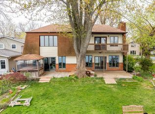 10134 Canal Dr, Whitmore Lake, MI 48189