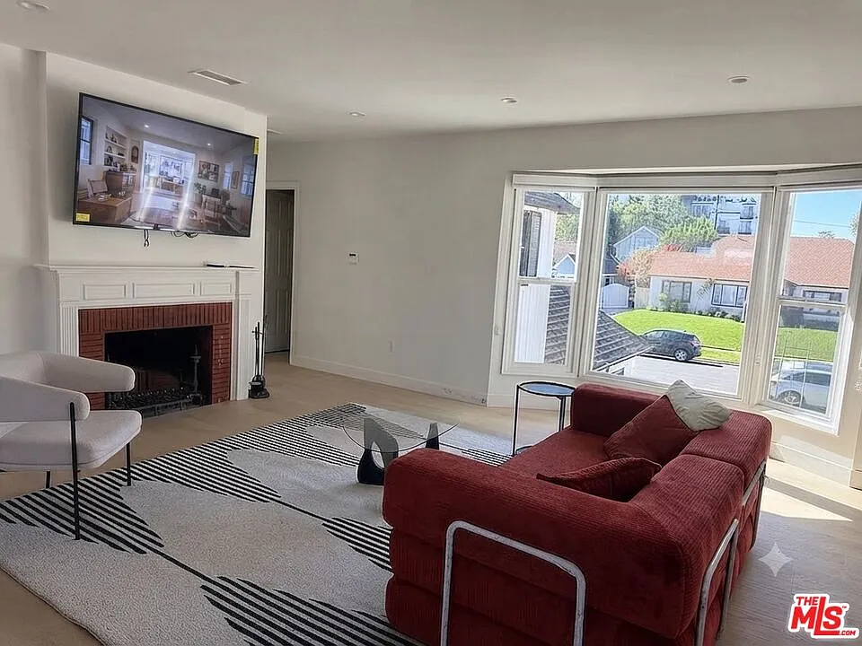 2 bed, 2.0 bath, 1250 sqft, $4,195 — Photo 3