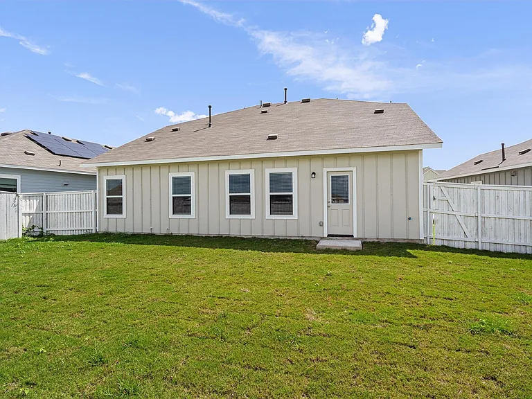 621 Running Creek Dr — Photo 32