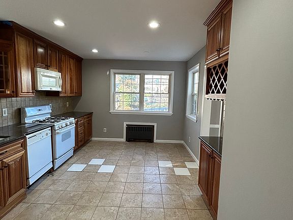 4th image of 33 W Clay Ave