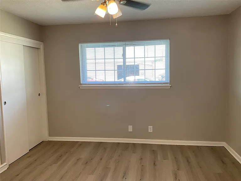1809 E 2nd St #11 — Photo 8