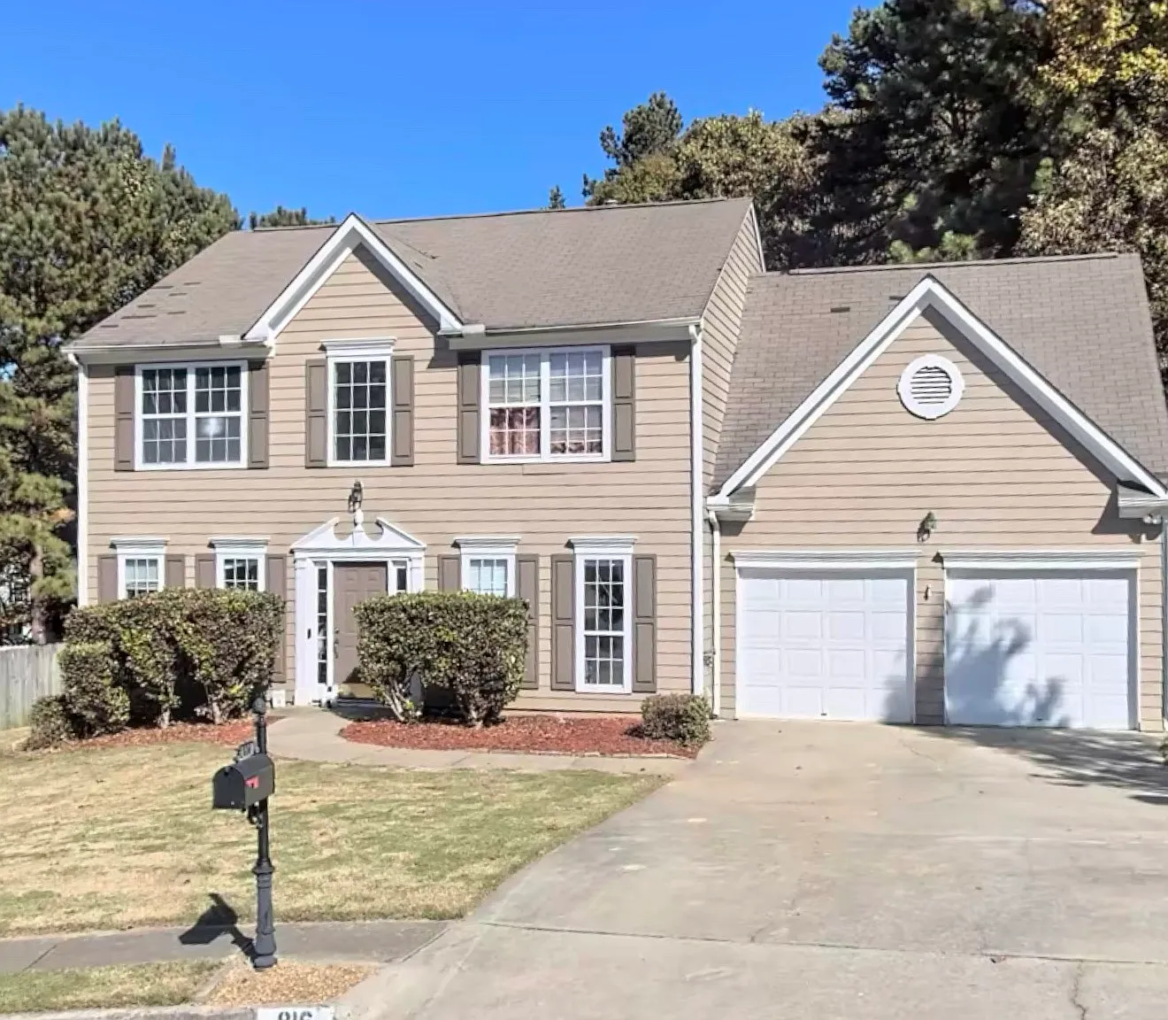 4 bed, 2.5 bath, 2194 sqft, $2,500 — Photo 1