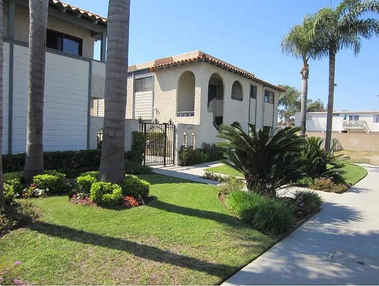 3 bed, 1200 sqft, $3,295 — Photo 4