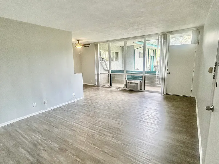 1428 Havenhurst Dr #16 — Photo 4