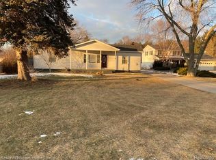 3236 N River Rd, Fort Gratiot, MI 48059