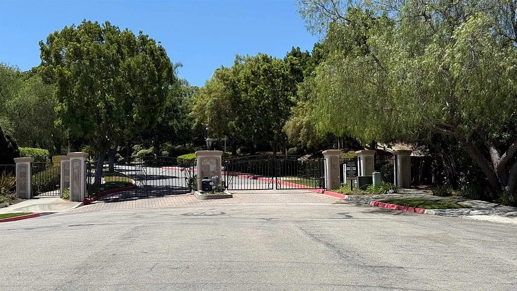 2 bed, 1.0 bath, 900 sqft, $2,200 — Photo 4