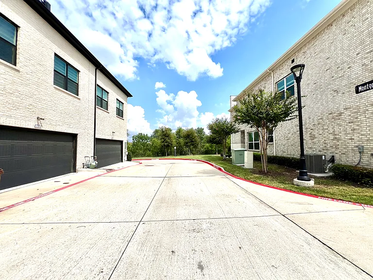 1755 Montgomery Dr — Photo 27