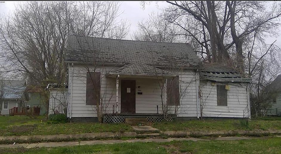 2nd image of 909 N Hart St