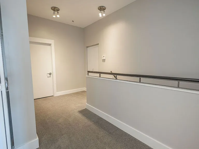 252 N Walnut St — Photo 5