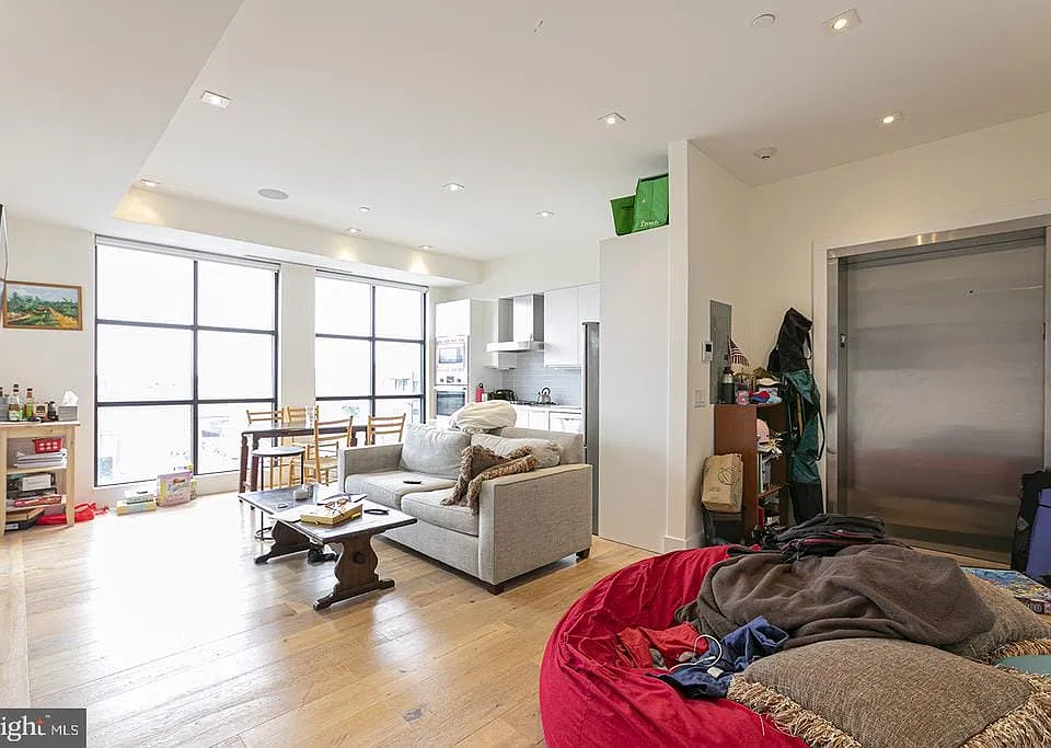 240 N 2nd St #5W