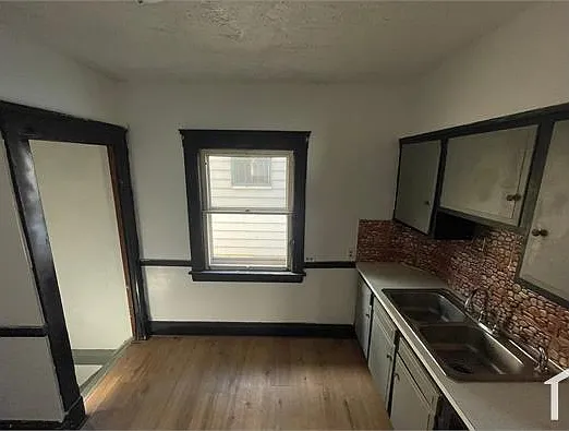 3206 Montclair Ave — Photo 6