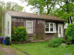210 26th St, Copiague, NY