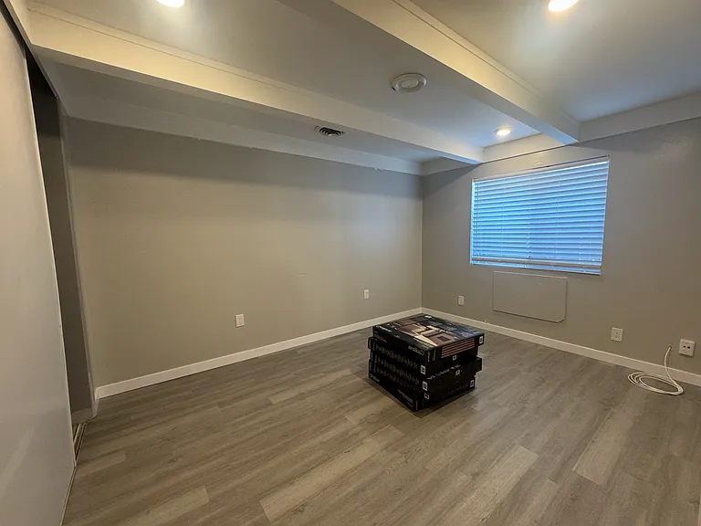 3819 Clairemont Dr — Photo 8