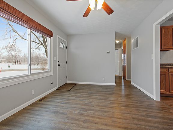 4th image of 311 E Dooley Ave