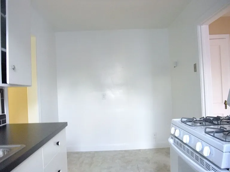 8210 Greenwood Ave — Photo 11
