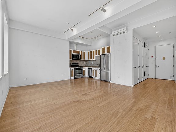 5th image of 148 N 10th St APT 5C