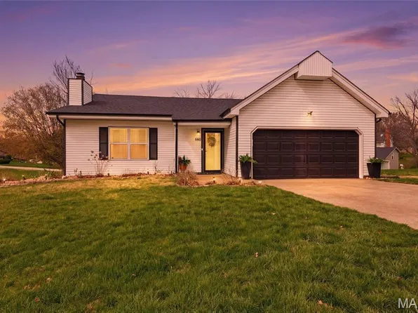 680 Lakewood Dr, Lake Saint Louis, MO 63367