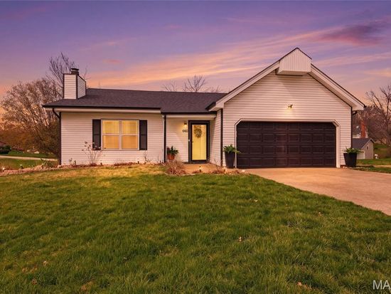680 Lakewood Dr, Lake Saint Louis, MO 63367