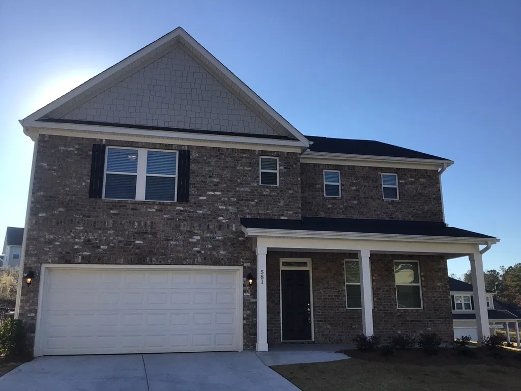 4 bed, 2.5 bath, 2326 sqft, $2,650 — Photo 1