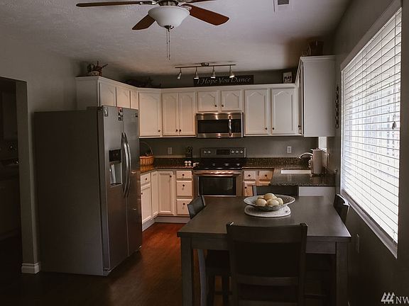 4th image of 406 Hemlock Park Ln