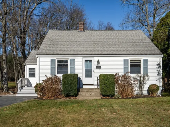 559 W Water St, Rockland, MA 02370