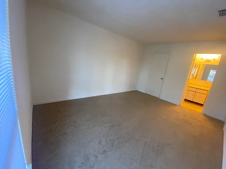 Princeton Circle West Apartments — Photo 97