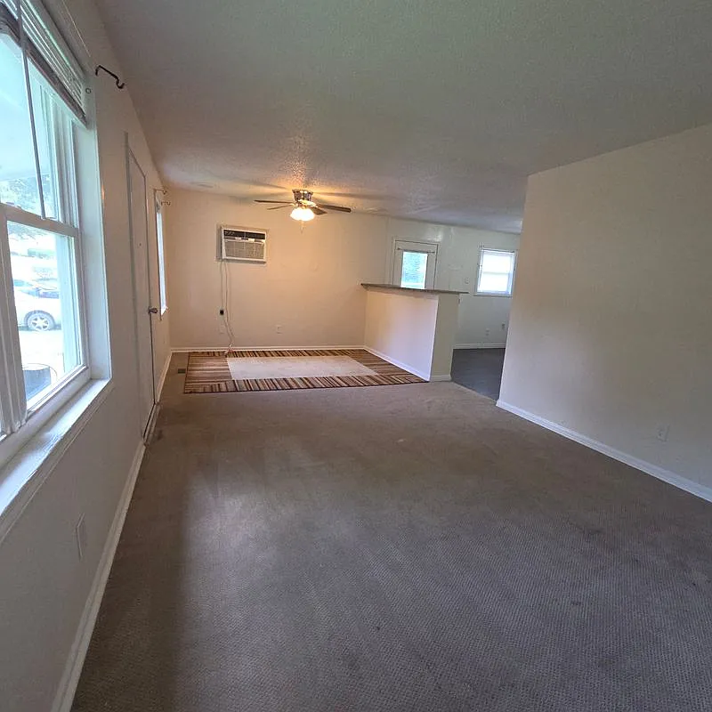 2 bed, 1.0 bath, 936 sqft, $1,100 — Photo 3