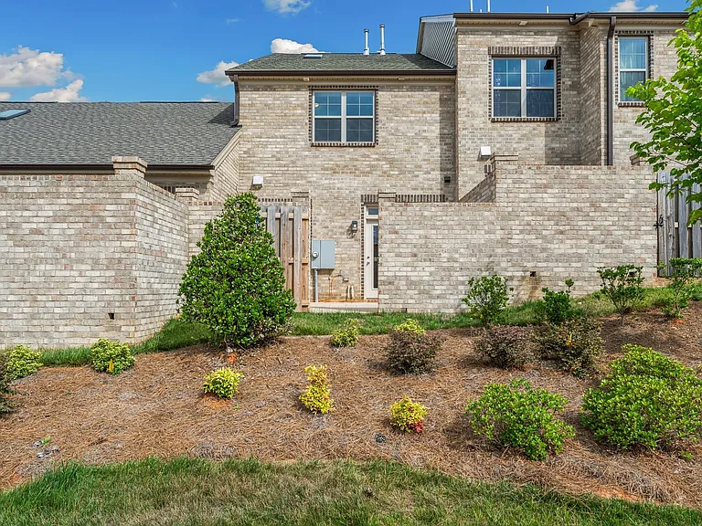 1033 Bonanza Ln — Photo 21