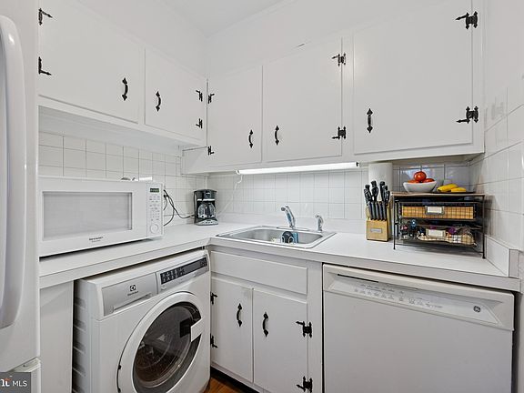 3rd image of 1900 John F Kennedy Blvd #34-1204