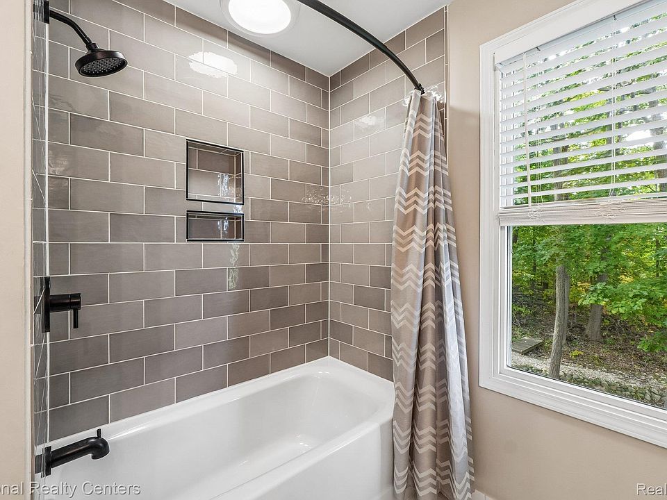 7480 Wyngate Dr, photo 29