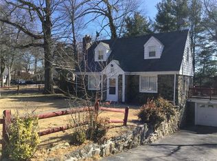 15 Eastway Rd, Bridgeport, CT 06606