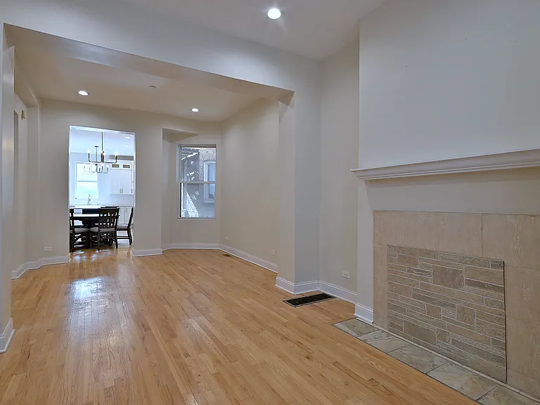 233 N Sacramento Blvd — Photo 29