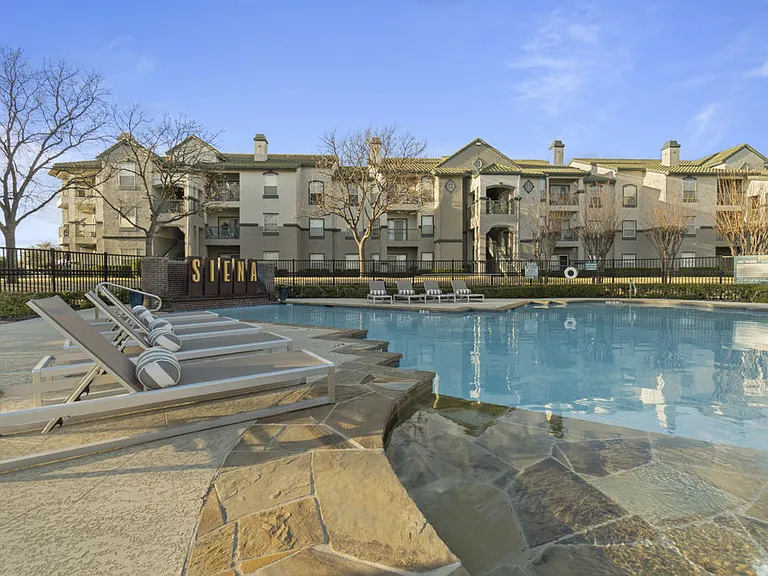 Siena Apartments — Photo 32