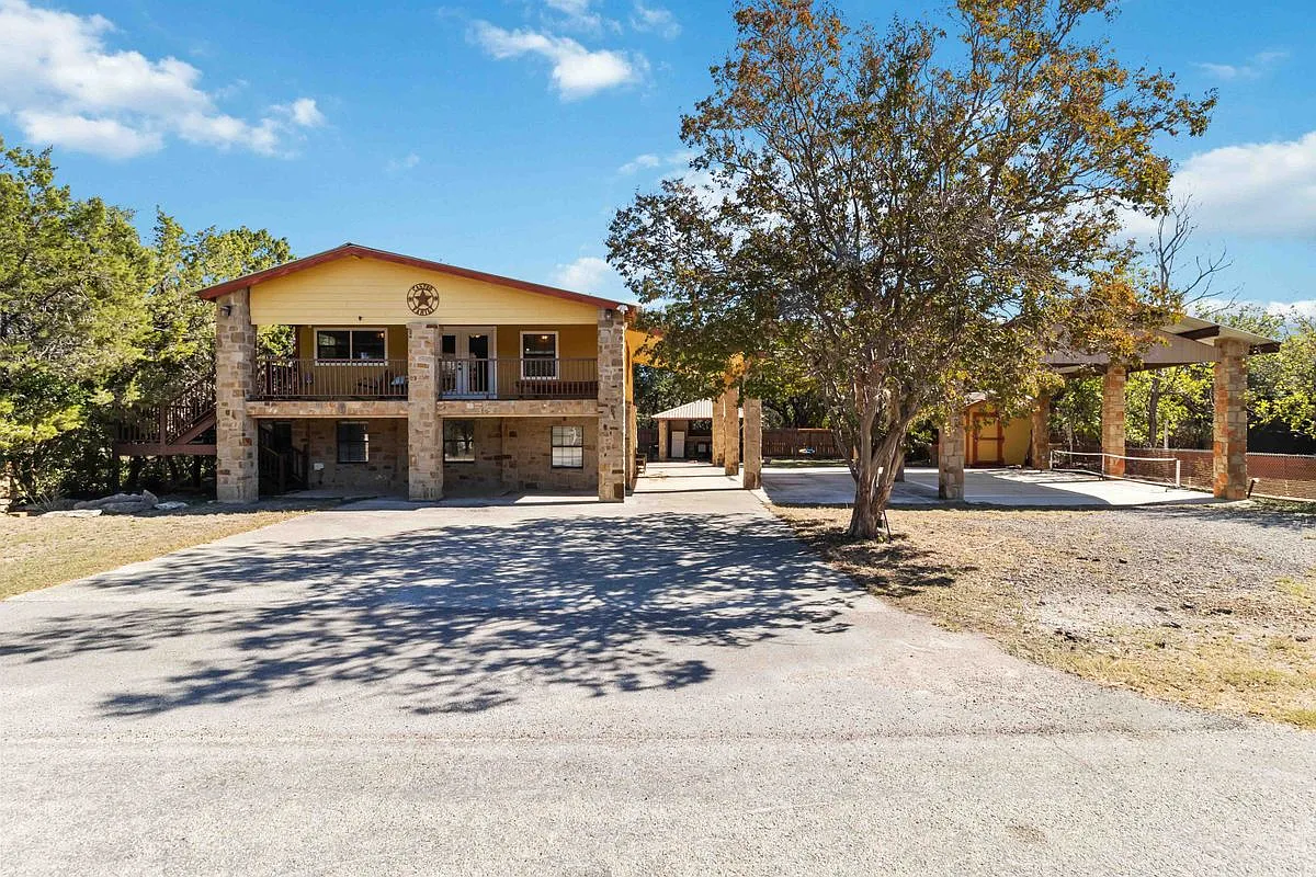 5 bed, 3.0 bath, 1920 sqft, $2,300 — Photo 3