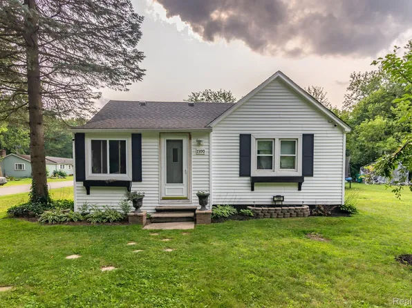 7390 Taft St, Romulus, MI 48174