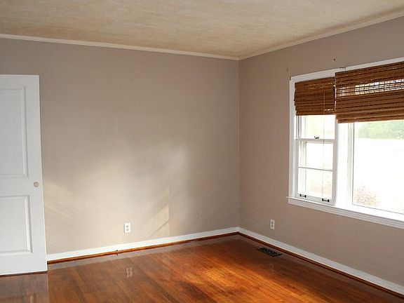 5th image of 517 Cinderella Ln SE