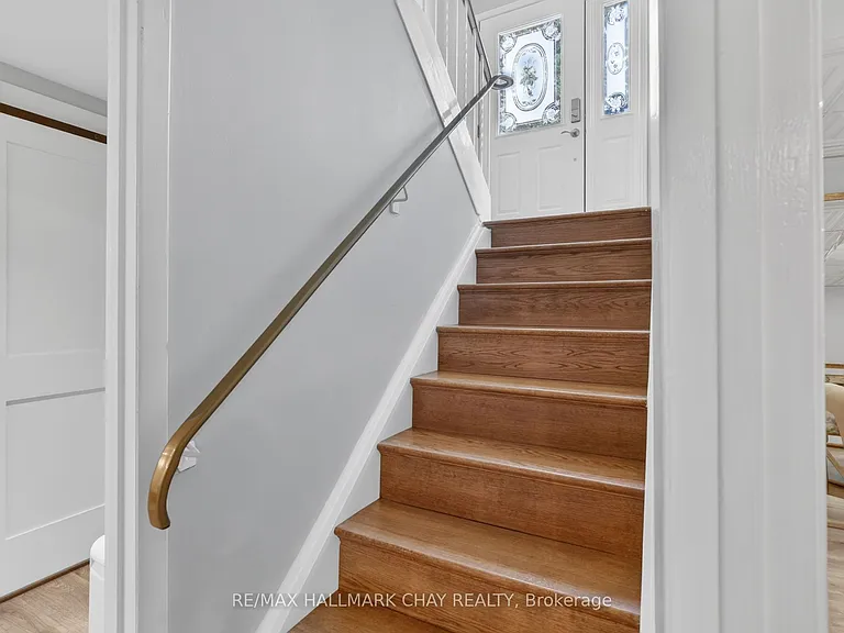 46 Essa Rd #LOWER — Photo 4