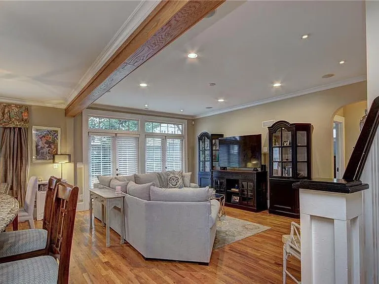 115 N Dotger Ave — Photo 3