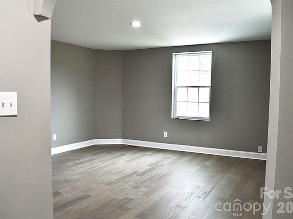 5th image of 207 Magnolia St