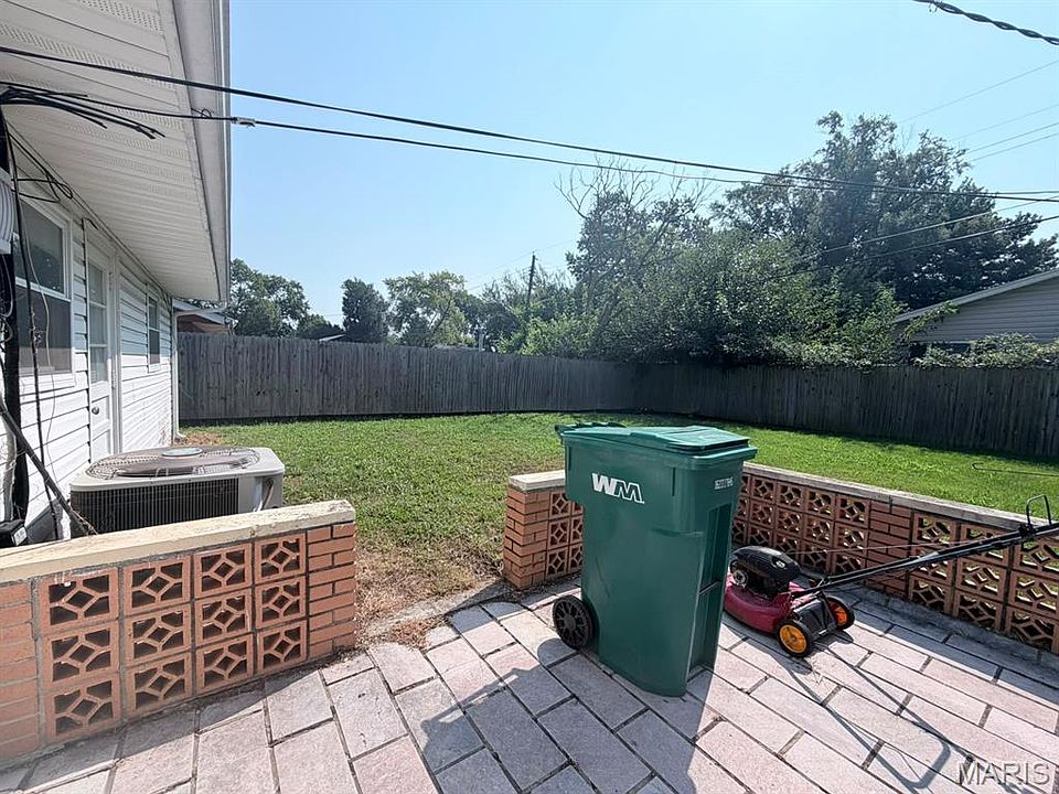 2nd image of 214 Donald St