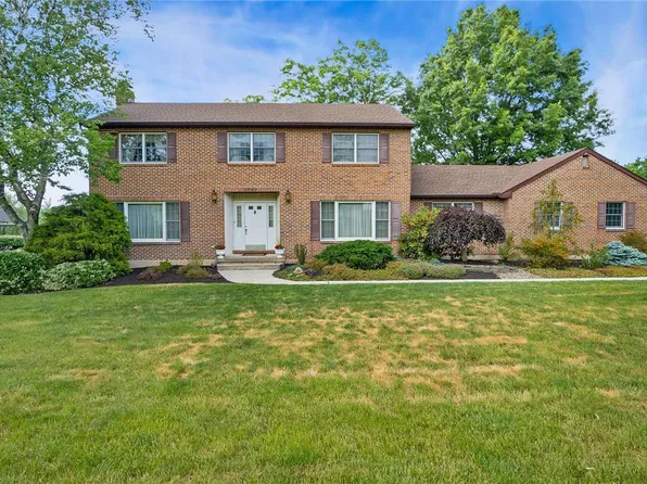 2229 Meadow Brook Dr N, Schnecksville, PA 18078