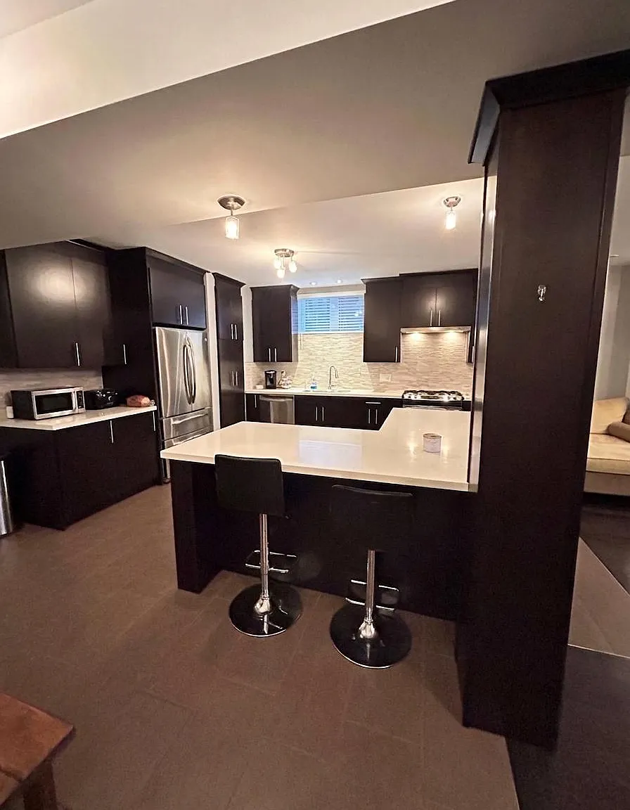 Stunning 2 Bedroom Unit on East Mountain — Photo 3