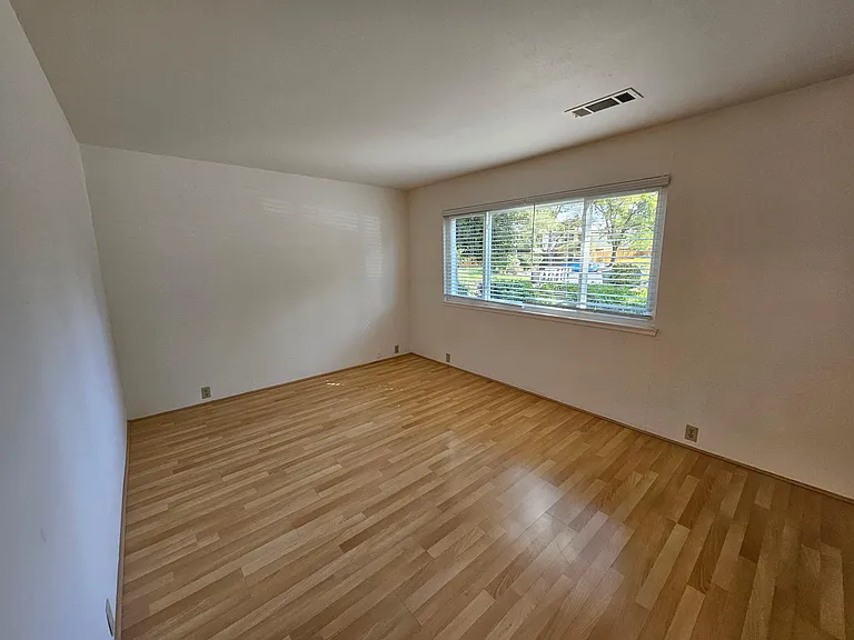 1581 Drake Dr — Photo 5