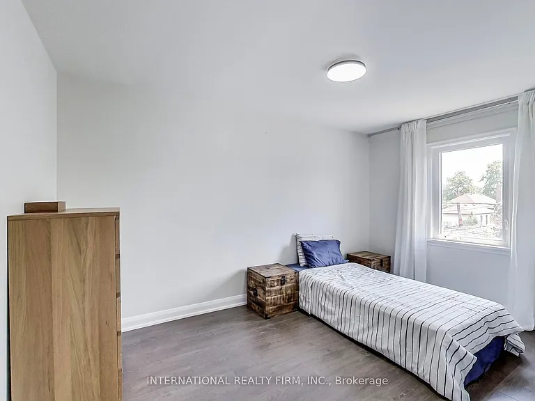 1097 Glengrove Ave — Photo 16