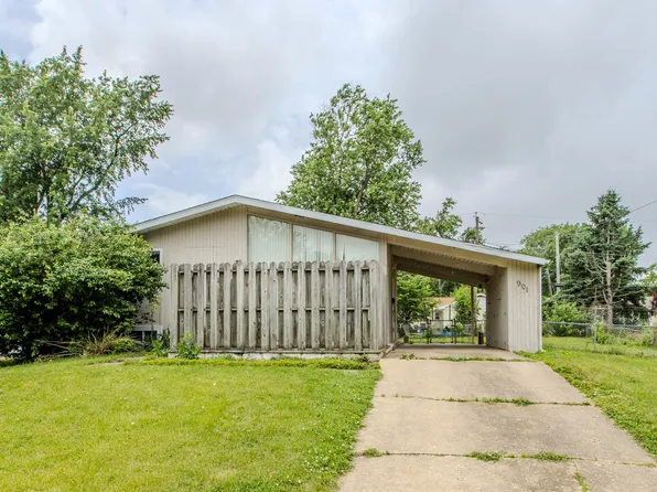 901 Mayflower Ave, Bloomington, IL 61701