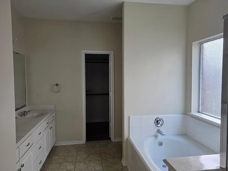 18219 Major Glen Cir — Photo 7