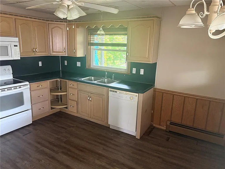 142 W High St — Photo 6