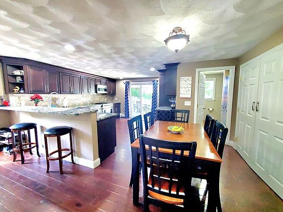 5th image of 19 Ponderosa Ave