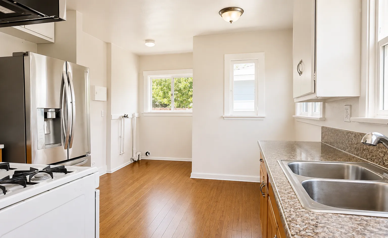 2 bed, 1000 sqft, $3,000 — Photo 4
