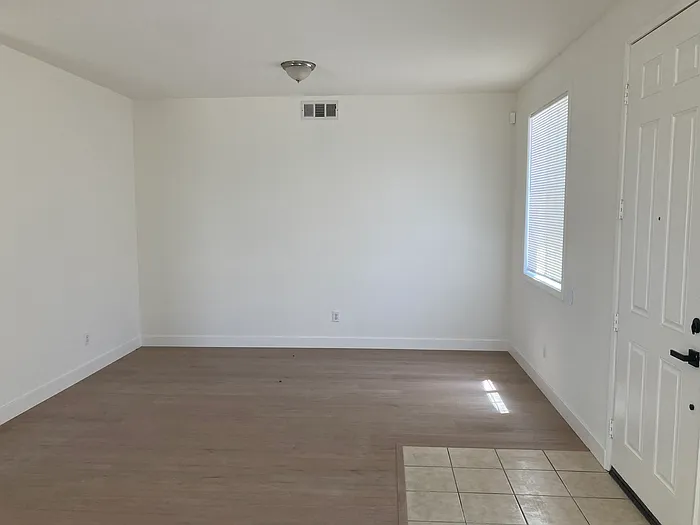 4 bed, 2.5 bath, 2458 sqft, $2,300 — Photo 2